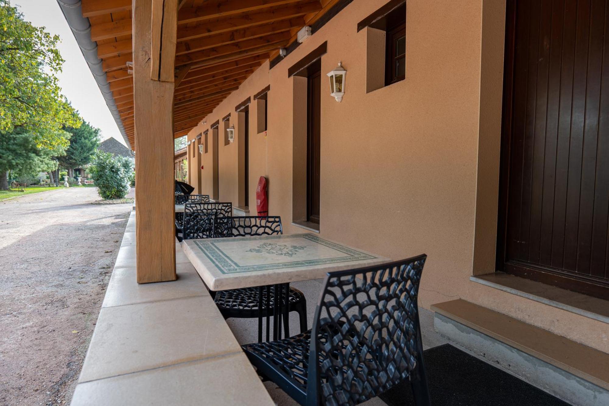 Hotel Village 2*